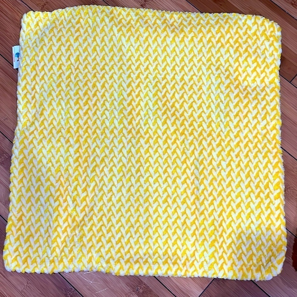 Pauleon 2 cushion pillow covers yellow and white Chevron pattern 16.5 x 17.5